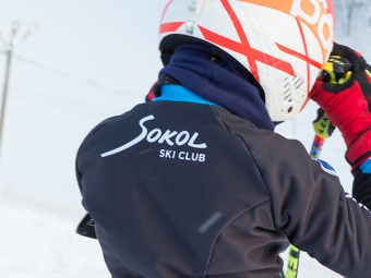 Спортивная айдентика для детской горнолыжной школы SOKOL SKI CLUB